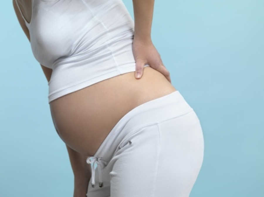 По словам акушеров-гинекологов, каждая вторая женщина во время беременности страдает от сильной боли в позвоночнике.